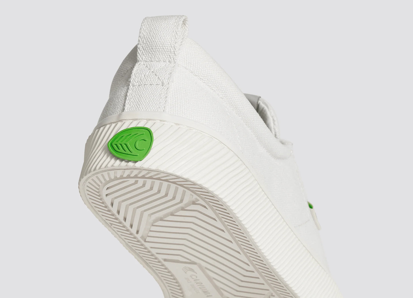 Cariuma OCA Low Off White Canvas Sneaker Unisex