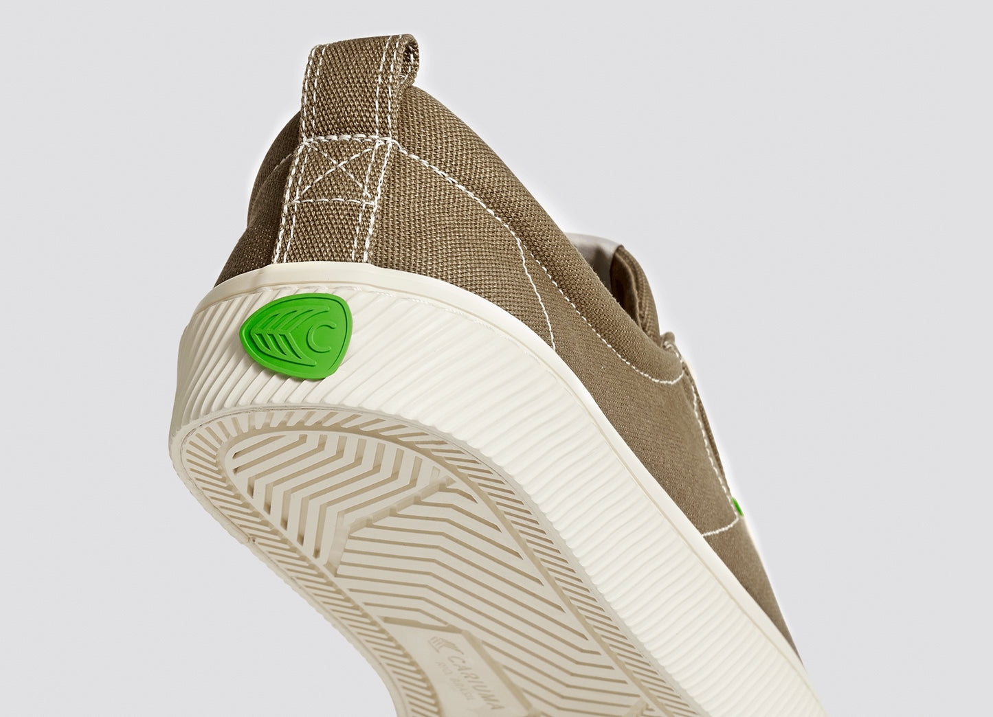 Cariuma OCA Low Burnt Sand Canvas Contrast Thread Sneaker Unisex